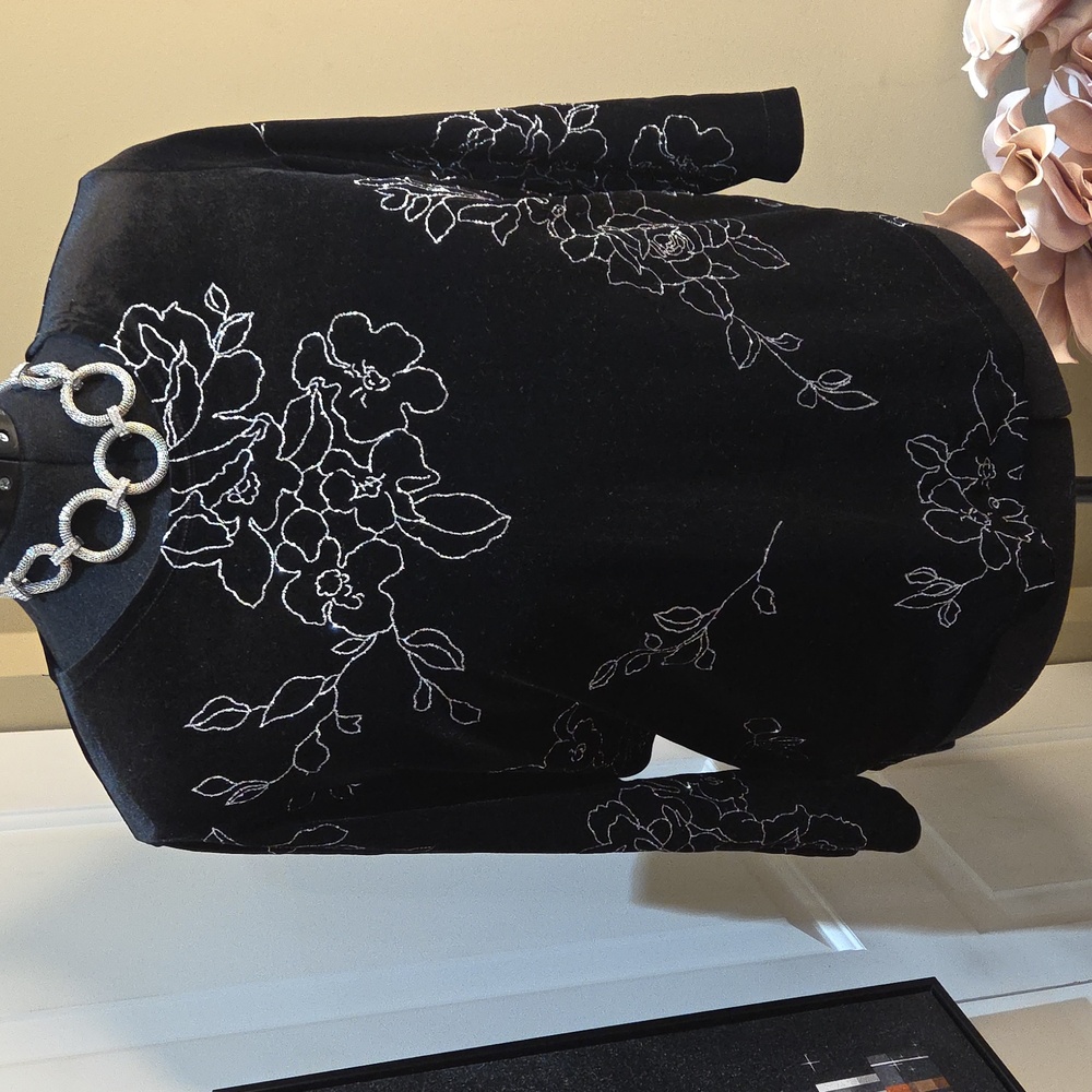 Nwot 18/20W Fashion BUG Chic Black Floral Velvet Blouse - Picture 11 of 17